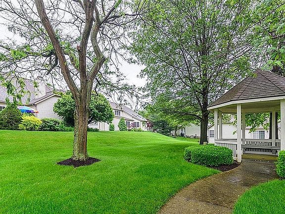 5th image of 371 Shannon Dr