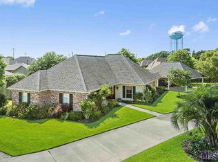 380 Oakleaf Ct, Brusly, LA 70719