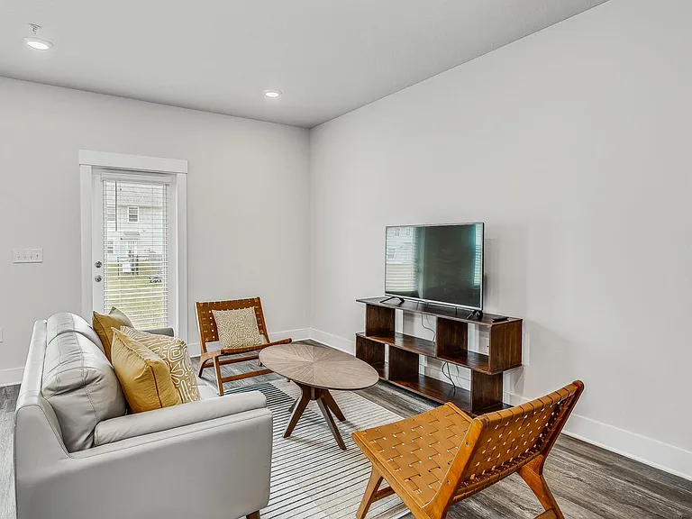 1518 Iroquois Ct — Photo 16
