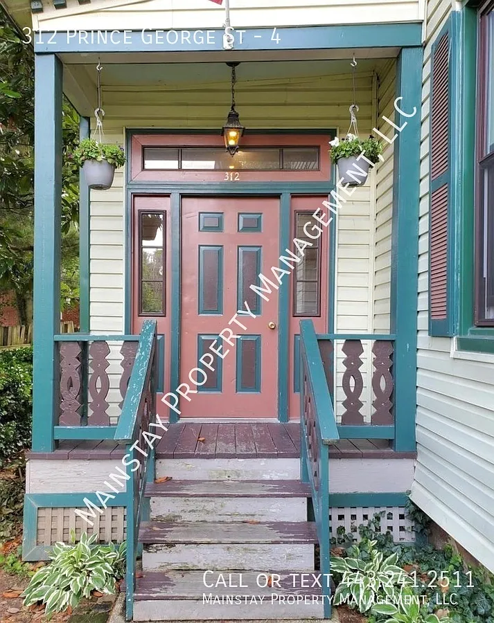 1 Bed Apartment in Charming Historic Building - All Utilities Included! — Photo 2