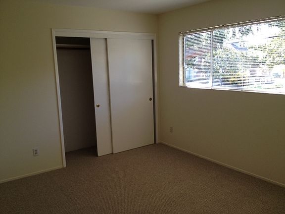 3rd image of 538 Everett Ave
