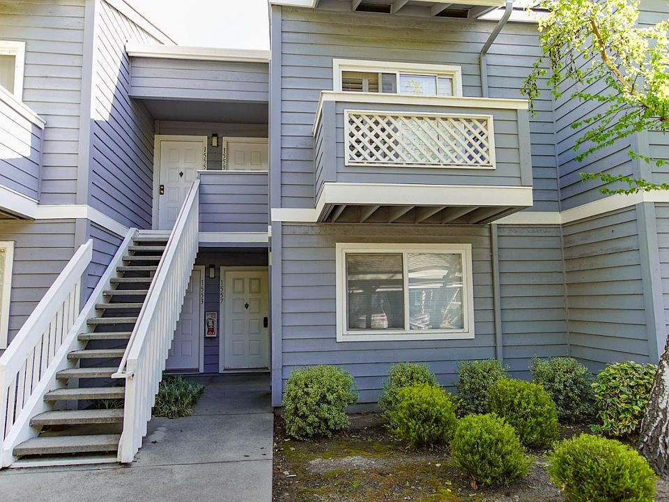 1st image of 1559 Four Oaks Cir