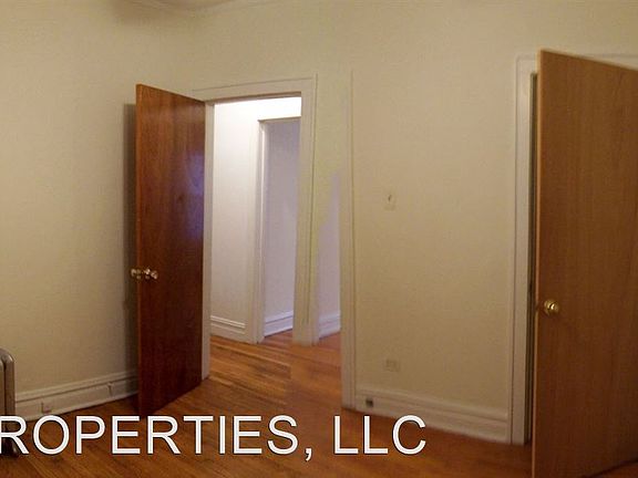 4th image of 4503 N Oakley Ave #2