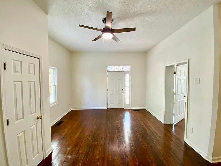 1643 Monroe St — Photo 4