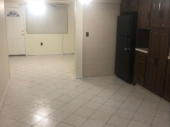 3rd image of 25 Grant St
