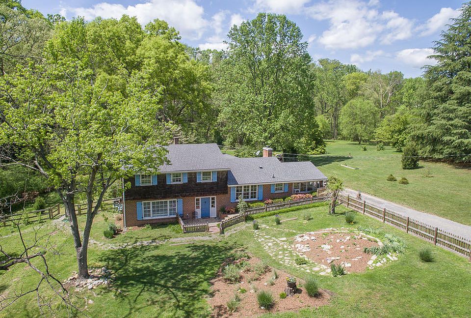 1st image of 455 Crestland Dr