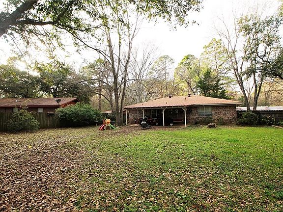 2nd image of 1615 W Court Dr