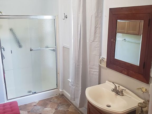 4th image of 230 E Rose St #1