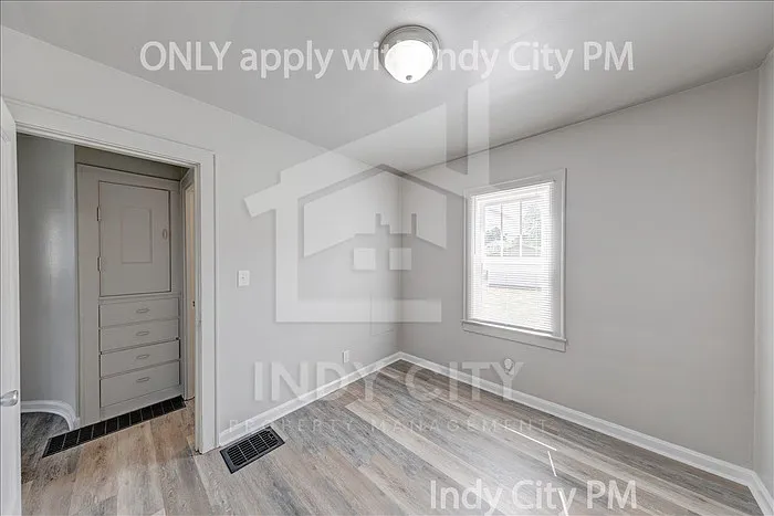 1326 N Gladstone Ave — Photo 11