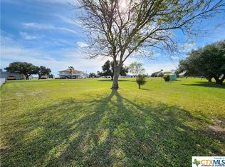 571-572 Bayview Dr, Palacios, TX 77465