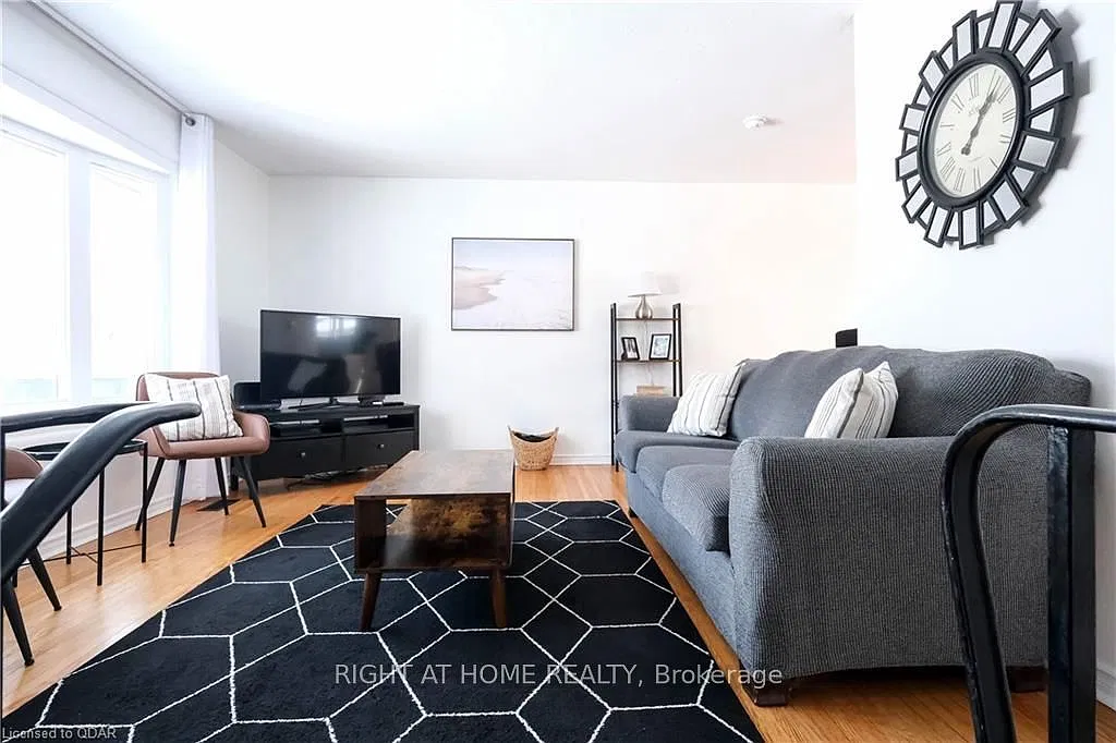 4 bed, $2,650 — Photo 3