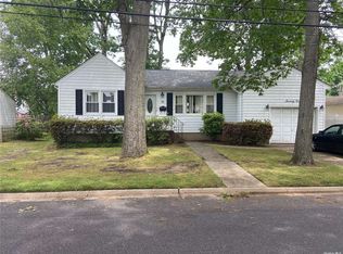 79 Hale Rd, North Babylon, NY 11703