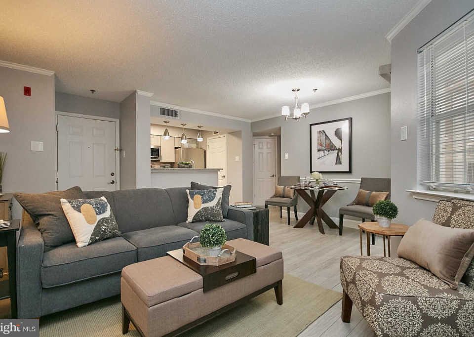 1st image of 1524 Lincoln Way APT 320