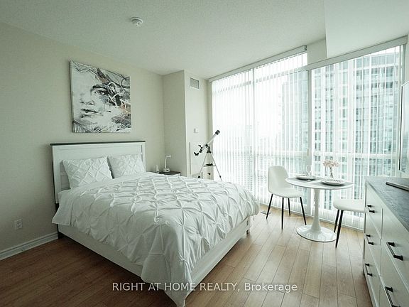 4th image of 219 Fort York Blvd #3307