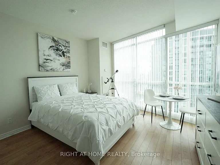 219 Fort York Blvd #3307 — Photo 4