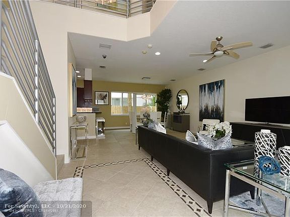 4th image of 1519 SE 2nd St #1519