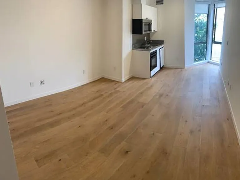 1 Hill St #202 — Photo 1