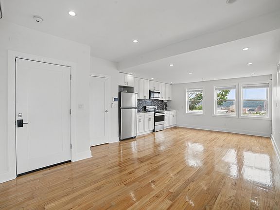 5th image of 31 Van Cortlandt Park Ave Floor 2