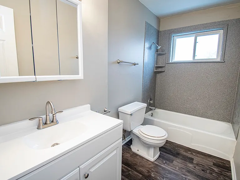 504-604 Cordes Dr — Photo 6