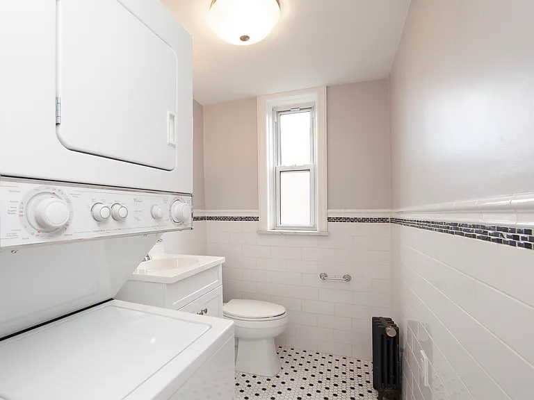123 3rd Pl #4R — Photo 12