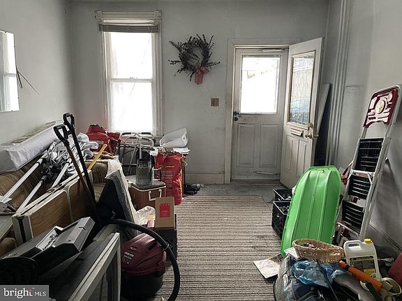 2nd image of 717 E Market St