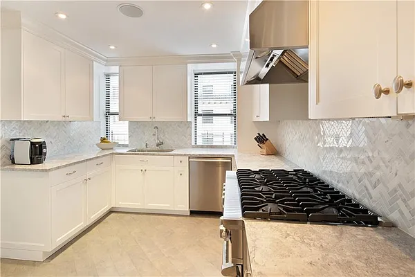 Sold by Douglas Elliman | media 25