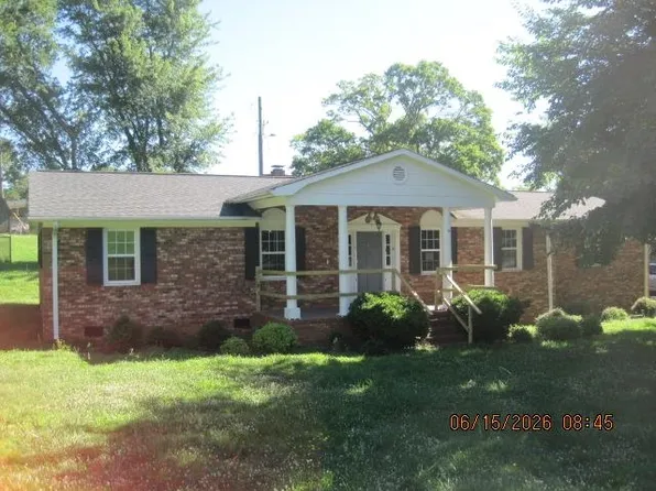 1661 Hanging Rock Rd, Boiling Springs, SC 29316