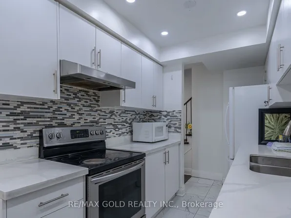 102 Bunchberry Way, Brampton, ON L6R 2E8