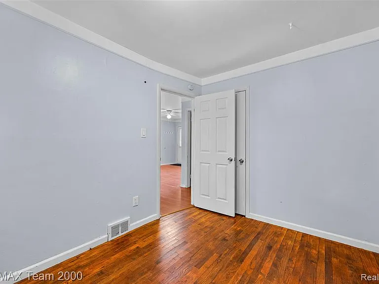 34080 Harroun St — Photo 15