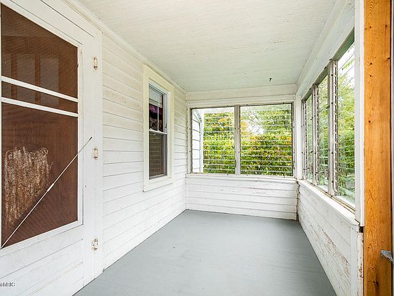 3rd image of 306 Eldred St