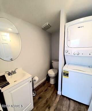 2nd image of 208 Woody Hewett Ave #B