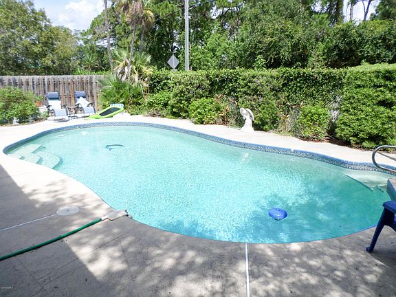 2nd image of 885 Lakewood Cir