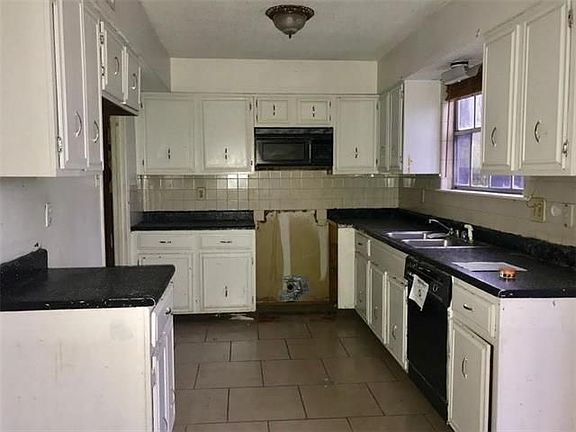 3rd image of 1701 Bayonne Dr