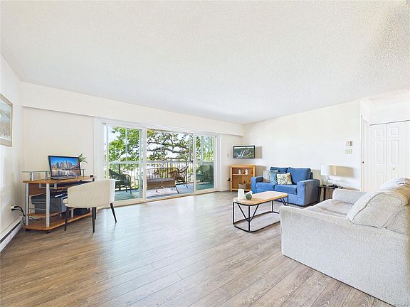 3rd image of 1665 Oak Bay Ave #401