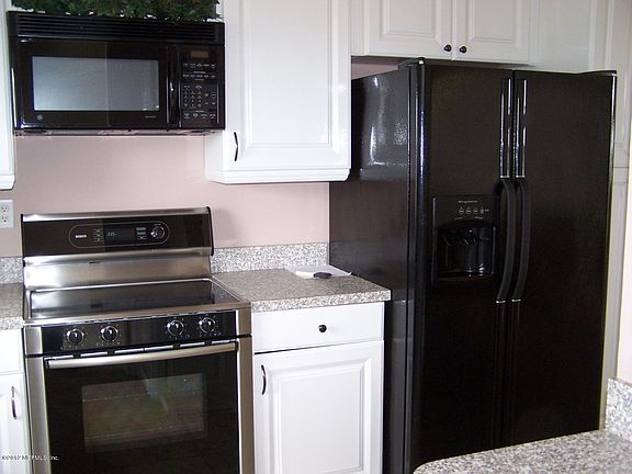 5th image of 2201 Astor St APT 6