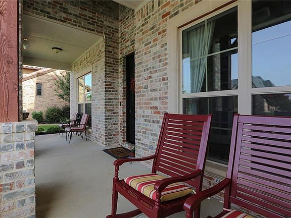 4th image of 804 Regina Ct
