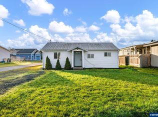 860 Burton St, Harrisburg, OR