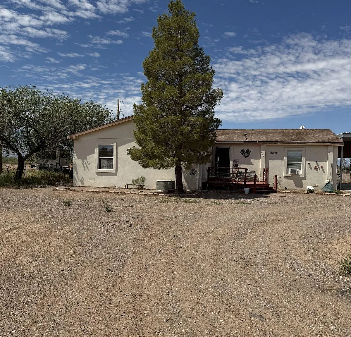 3 bed, 2.0 bath, 2200 sqft, $2,250 — Photo 2