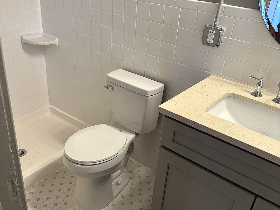 2nd image of 5011 N Market St #1