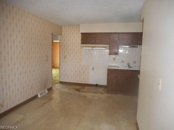 2nd image of 3413 Coventry Dr
