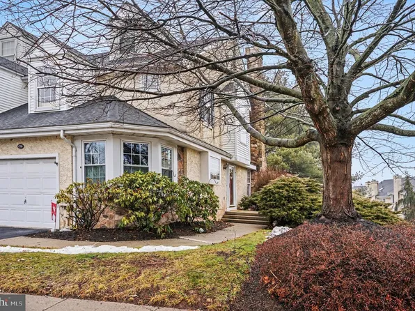 1706 Coventry Pointe Ln, Pottstown, PA 19465