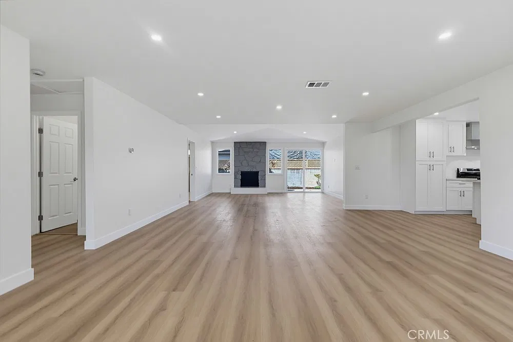 3 bed, 1899 sqft, $4,500 — Photo 2