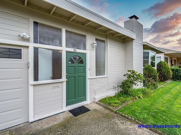 5th image of 211 Alta Loma Dr