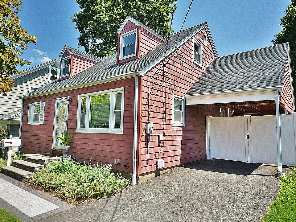 22 Center St