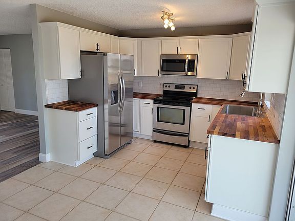 3rd image of 13585 Isabell Ave