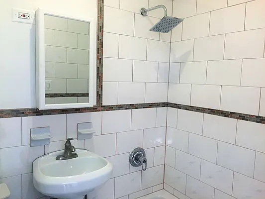 Rented by Sophie Bednarczyk | media 16