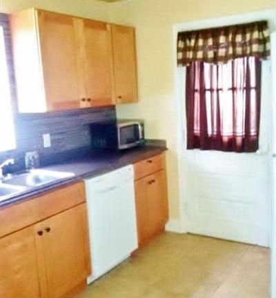 4th image of 619 Decker Ave