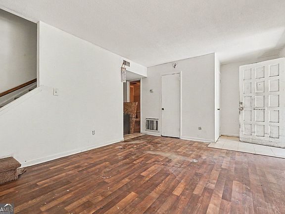 4th image of 17 Peyton Pl SW