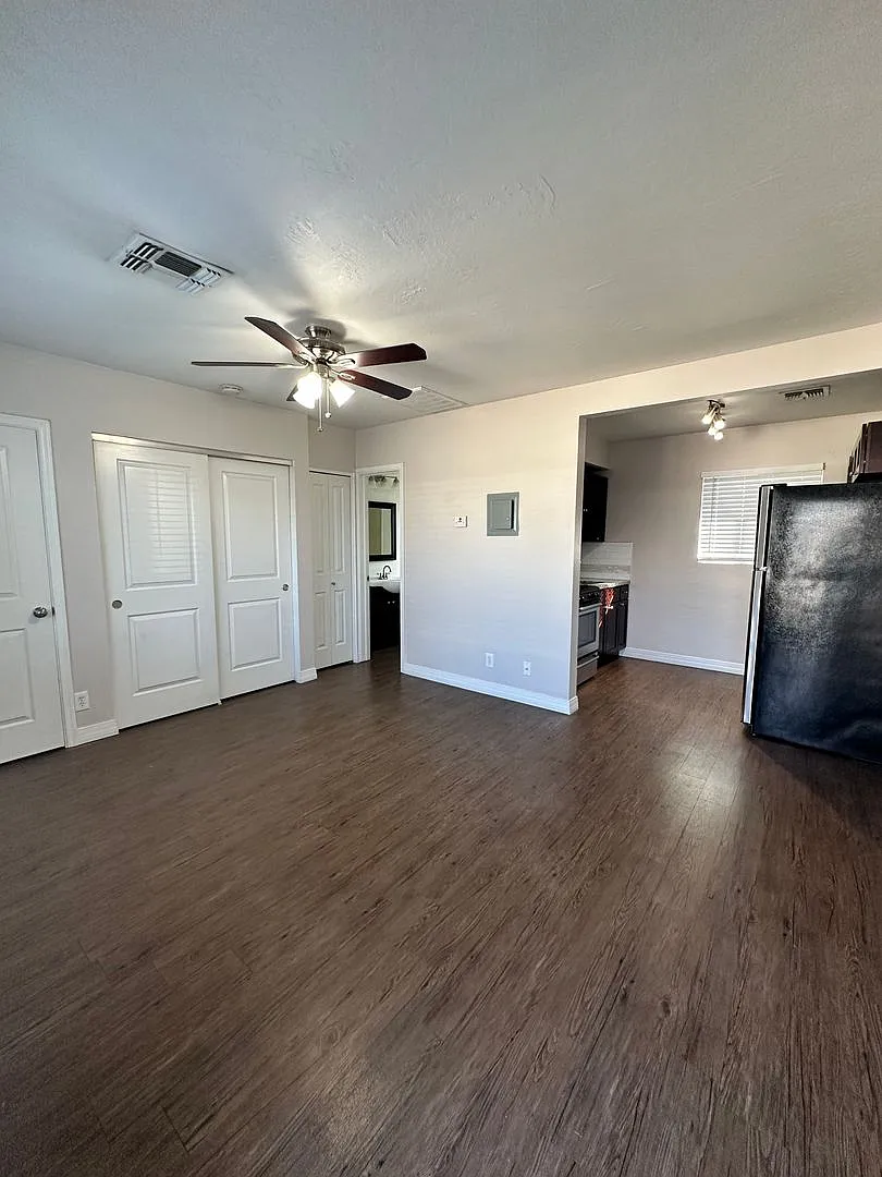 521 E Mariposa ST — Photo 3