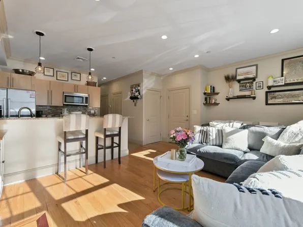 404 W 2nd St #1, South Boston, MA 02127